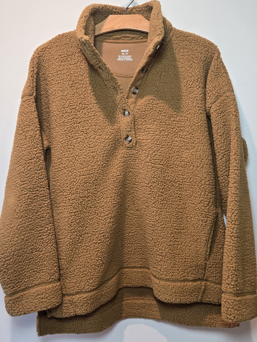 Aerie Sherpa XS Women's Camel Tan Warm Cozy Pullover V Neck